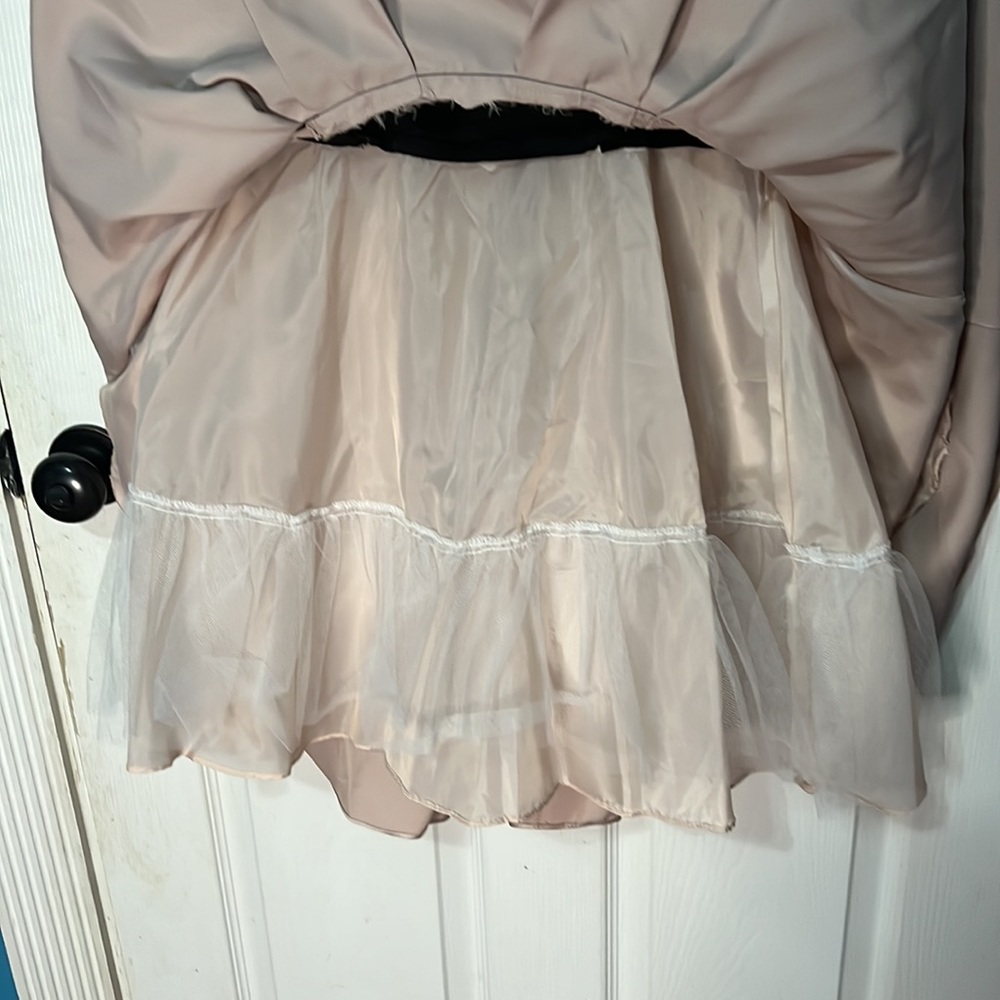 Betsy & Adam cocktail dress size 12. Black top with rose gold bottom - Picture 4 of 7